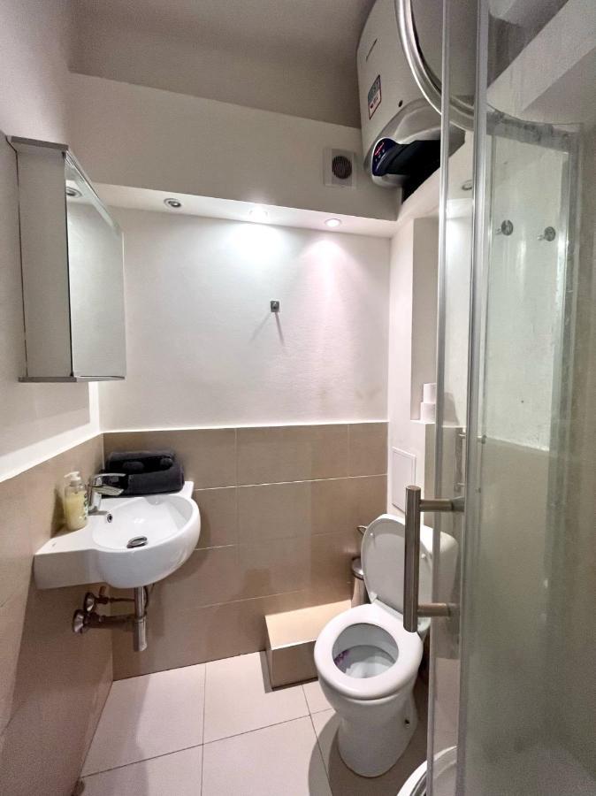 Quiet Apartment Close To Center Прага Экстерьер фото
